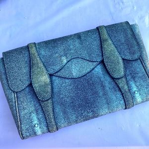 BCBG MAXAZRIA beautiful clutch